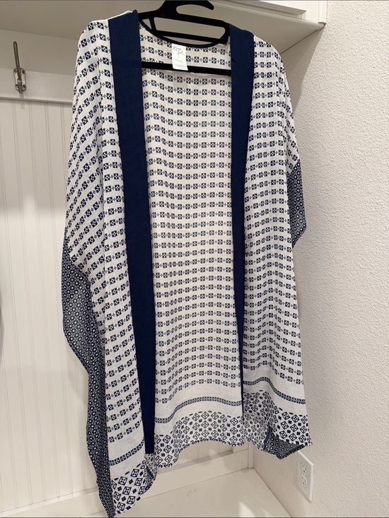 Kona Sol Tops - Kona Sol Navy and White Geometric Kimono